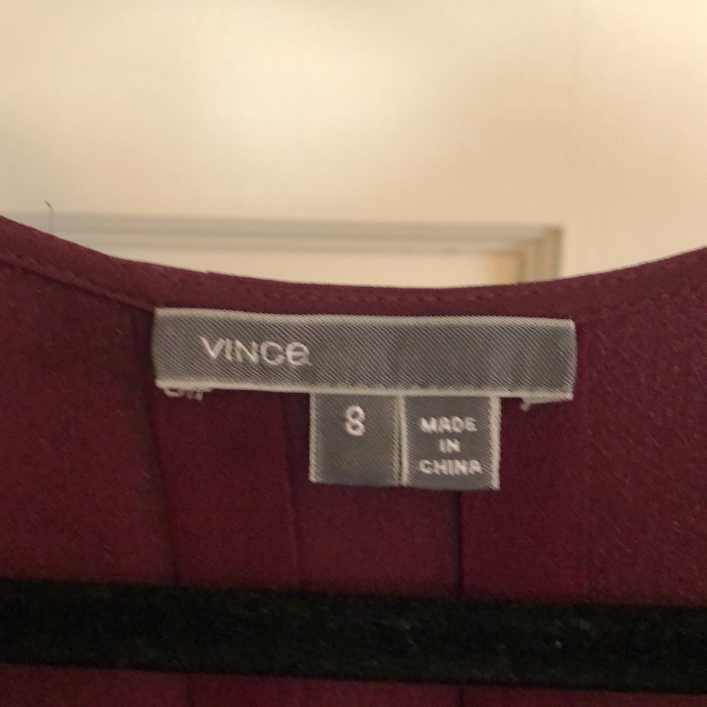 Offering a beautiful VINCE SILK 8 burgundy dress